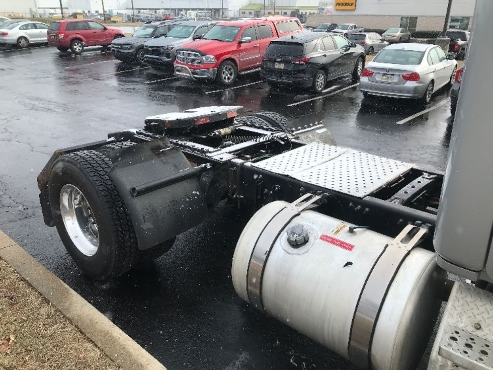 Day Cab Tractor-Heavy Duty Tractors-Freightliner-2018-Cascadia 12542ST-Allentown-PA-332,177\n\t\tmiles-$ 33,750 - Image 17
