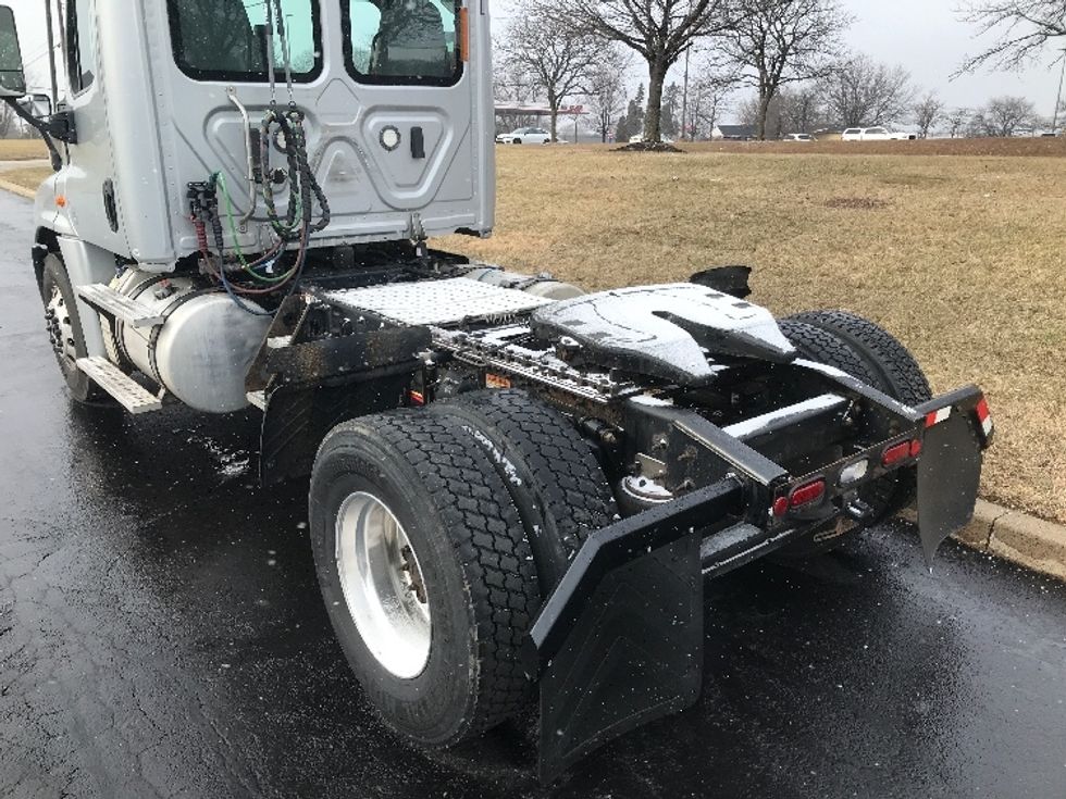 Day Cab Tractor-Heavy Duty Tractors-Freightliner-2018-Cascadia 12542ST-Allentown-PA-332,177\n\t\tmiles-$ 33,750 - Image 18