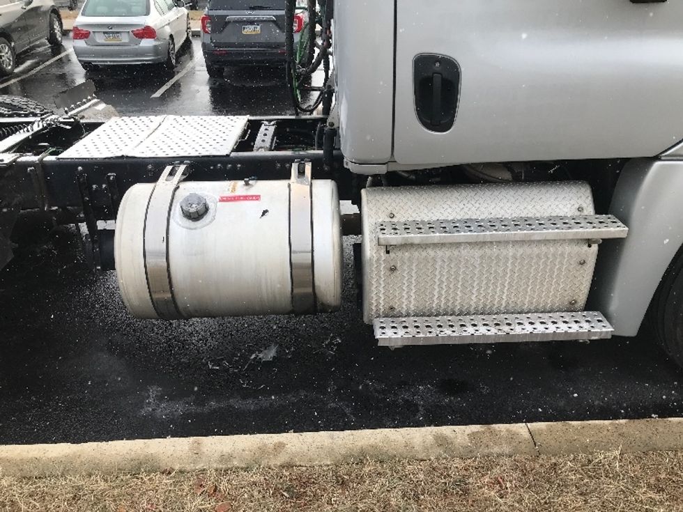 Day Cab Tractor-Heavy Duty Tractors-Freightliner-2018-Cascadia 12542ST-Allentown-PA-332,177\n\t\tmiles-$ 33,750 - Image 20