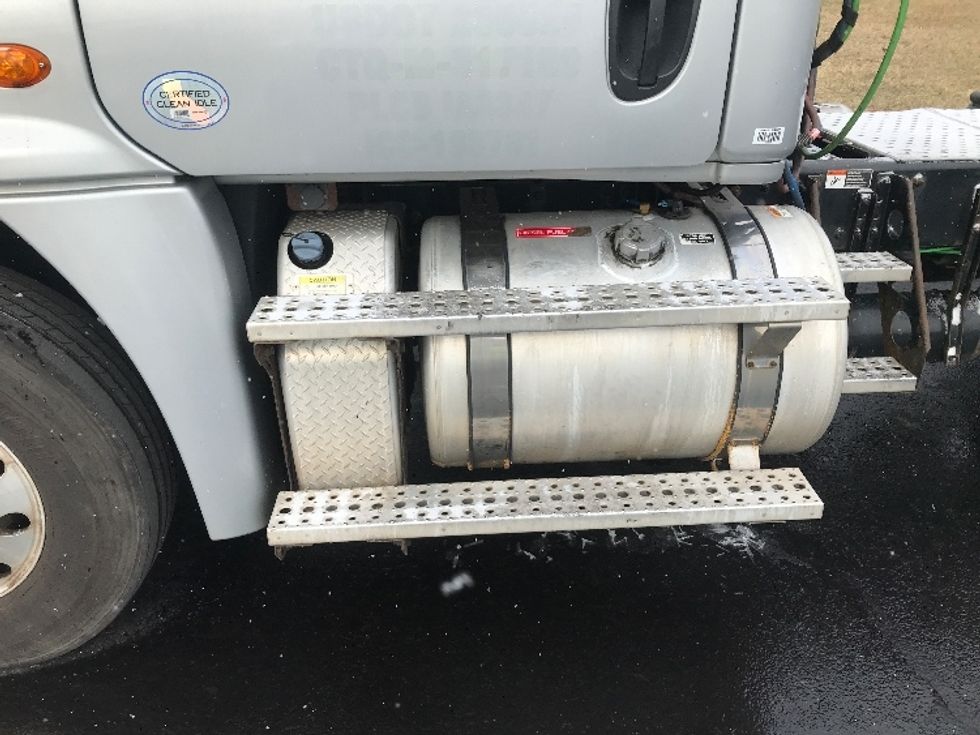 Day Cab Tractor-Heavy Duty Tractors-Freightliner-2018-Cascadia 12542ST-Allentown-PA-332,177\n\t\tmiles-$ 33,750 - Image 21