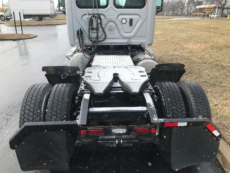 Day Cab Tractor-Heavy Duty Tractors-Freightliner-2018-Cascadia 12542ST-Allentown-PA-332,177\n\t\tmiles-$ 33,750 - Image 6