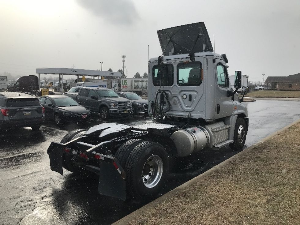 Day Cab Tractor-Heavy Duty Tractors-Freightliner-2018-Cascadia 12542ST-Allentown-PA-332,177\n\t\tmiles-$ 33,750 - Image 7