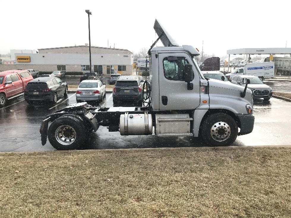 Day Cab Tractor-Heavy Duty Tractors-Freightliner-2018-Cascadia 12542ST-Allentown-PA-332,177\n\t\tmiles-$ 33,750 - Image 8