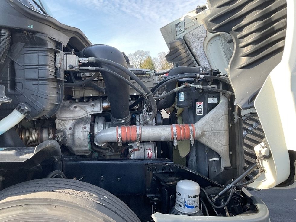 Day Cab Tractor-Heavy Duty Tractors-Freightliner-2018-Cascadia 12542ST-Bloomington-IN-303,857\n\t\tmiles-$ 34,750 - Image 15