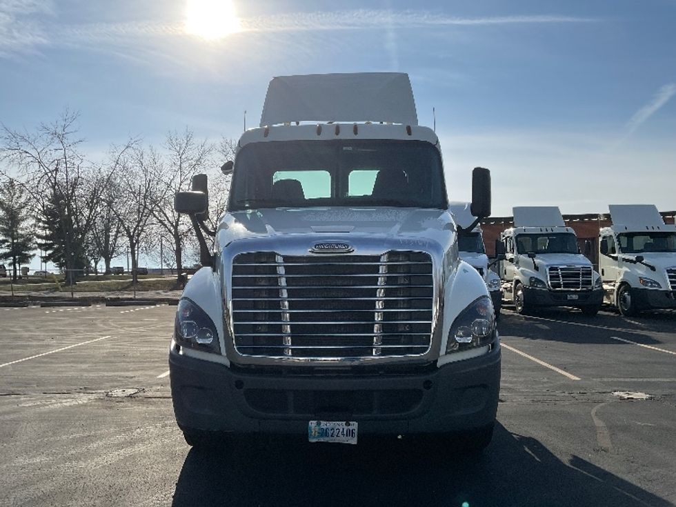 Day Cab Tractor-Heavy Duty Tractors-Freightliner-2018-Cascadia 12542ST-Bloomington-IN-303,857\n\t\tmiles-$ 34,750 - Image 2