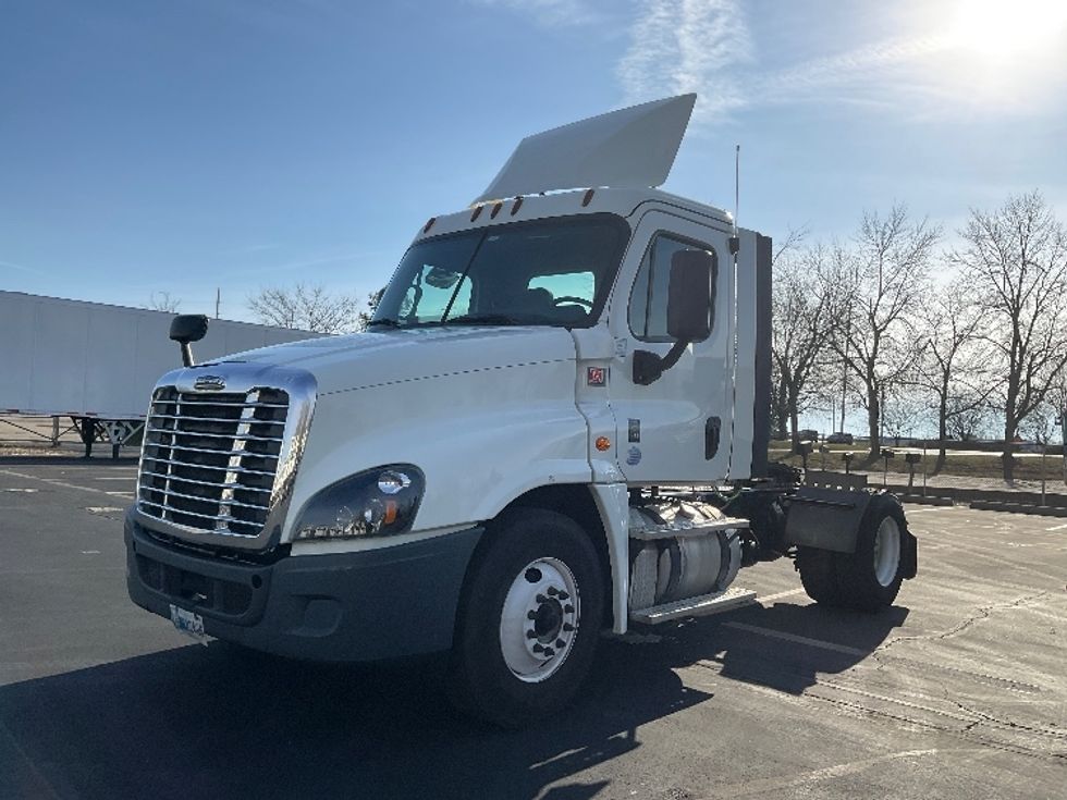 Day Cab Tractor-Heavy Duty Tractors-Freightliner-2018-Cascadia 12542ST-Bloomington-IN-303,857\n\t\tmiles-$ 34,750 - Image 3