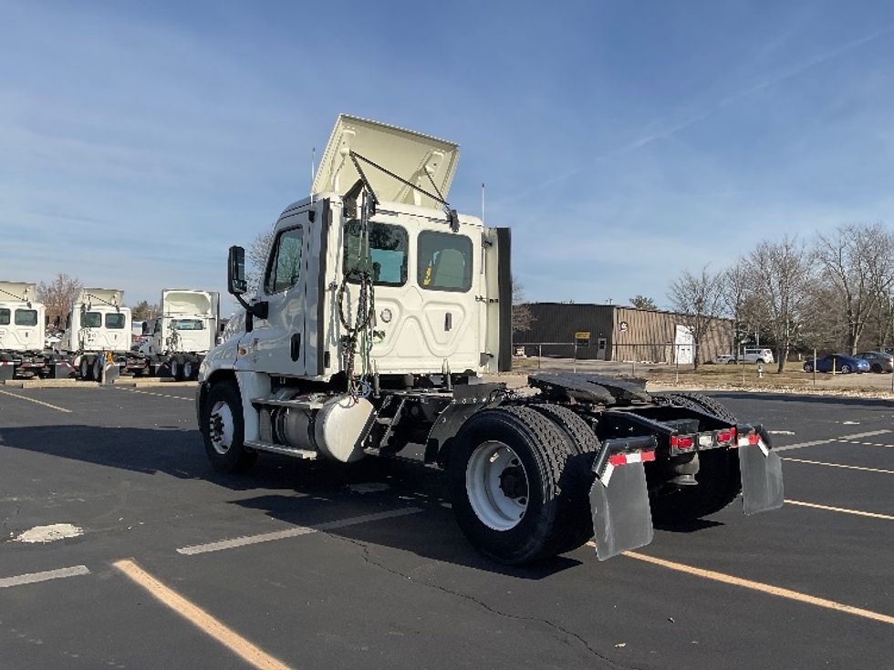 Day Cab Tractor-Heavy Duty Tractors-Freightliner-2018-Cascadia 12542ST-Bloomington-IN-303,857\n\t\tmiles-$ 34,750 - Image 5
