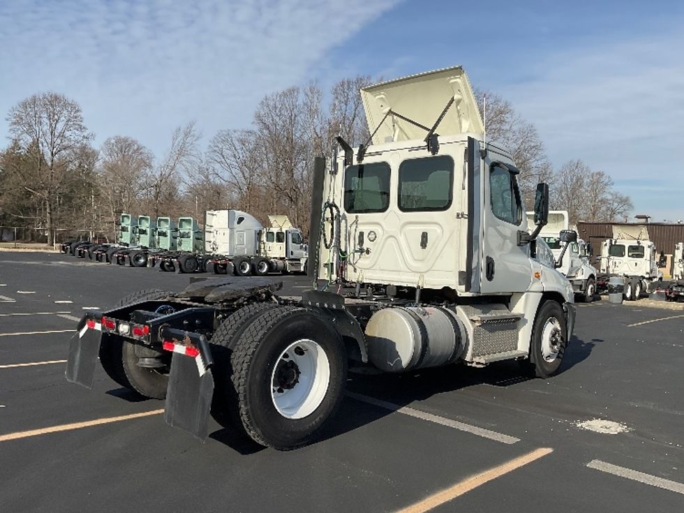 Day Cab Tractor-Heavy Duty Tractors-Freightliner-2018-Cascadia 12542ST-Bloomington-IN-303,857\n\t\tmiles-$ 34,750 - Image 7