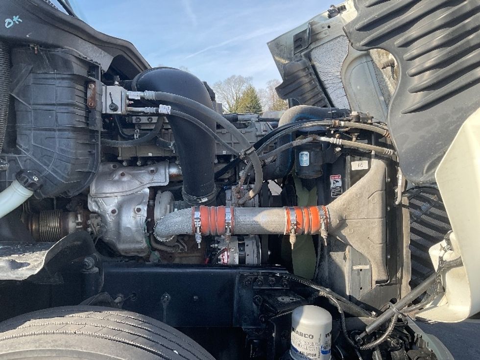 Day Cab Tractor-Heavy Duty Tractors-Freightliner-2018-Cascadia 12542ST-Bloomington-IN-360,981\n\t\tmiles-$ 32,250 - Image 15