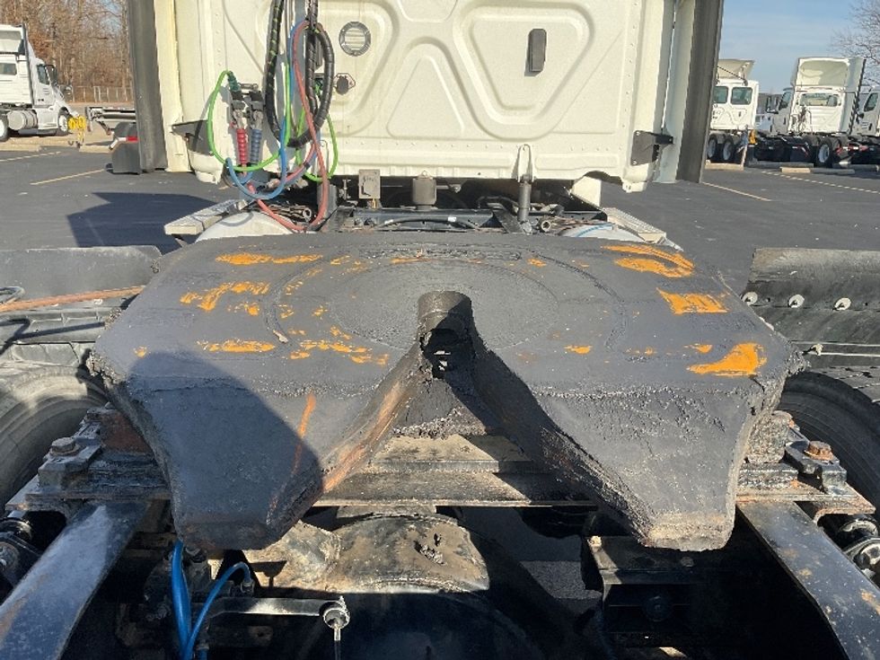 Day Cab Tractor-Heavy Duty Tractors-Freightliner-2018-Cascadia 12542ST-Bloomington-IN-360,981\n\t\tmiles-$ 32,250 - Image 18