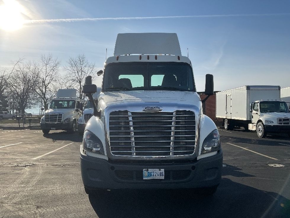 Day Cab Tractor-Heavy Duty Tractors-Freightliner-2018-Cascadia 12542ST-Bloomington-IN-360,981\n\t\tmiles-$ 32,250 - Image 2