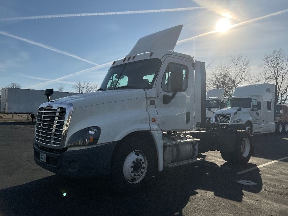 Day Cab Tractor-Heavy Duty Tractors-Freightliner-2018-Cascadia 12542ST-Bloomington-IN-360,981\n\t\tmiles-$ 32,250 - Image 3