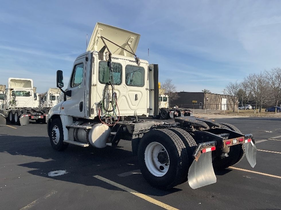 Day Cab Tractor-Heavy Duty Tractors-Freightliner-2018-Cascadia 12542ST-Bloomington-IN-360,981\n\t\tmiles-$ 32,250 - Image 5