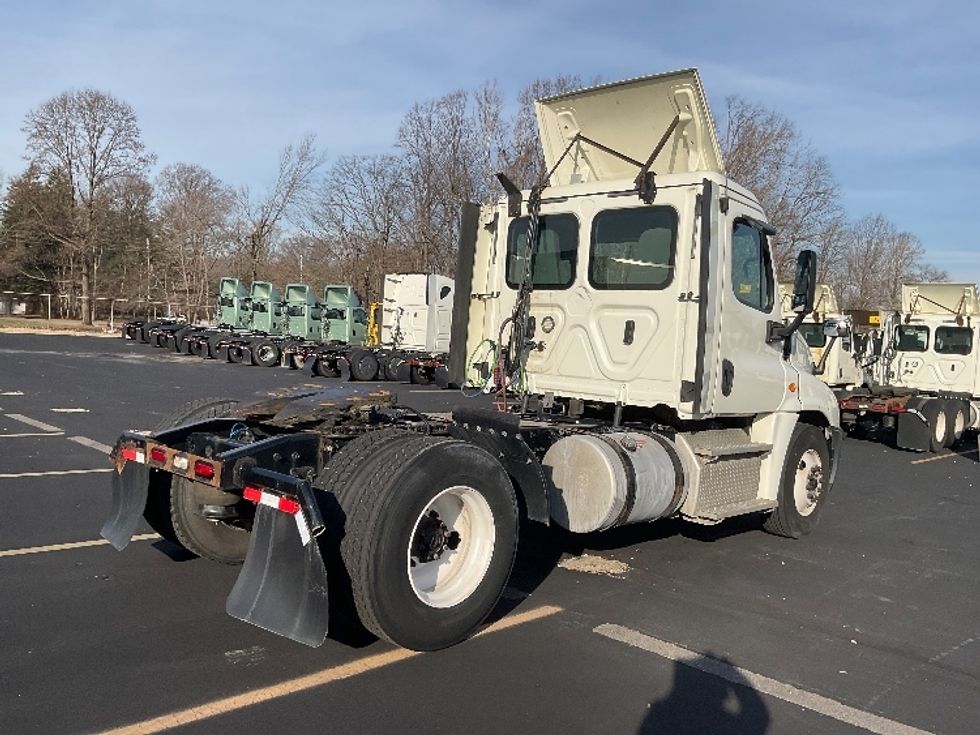 Day Cab Tractor-Heavy Duty Tractors-Freightliner-2018-Cascadia 12542ST-Bloomington-IN-360,981\n\t\tmiles-$ 32,250 - Image 7