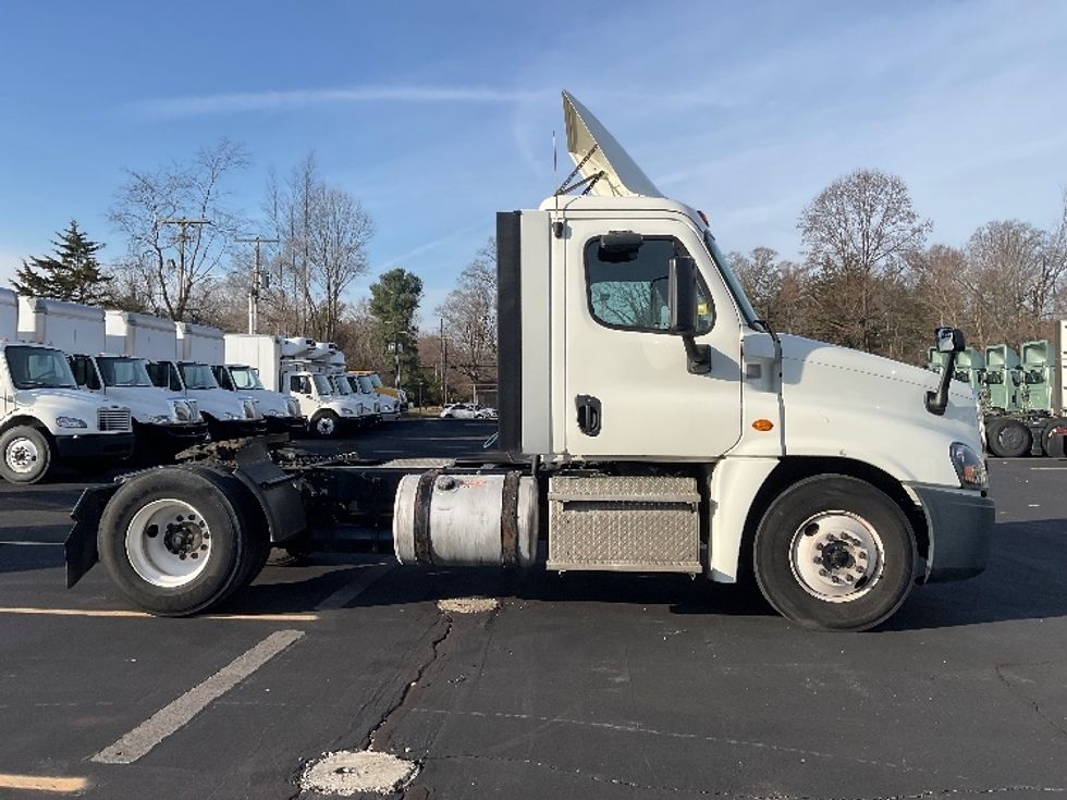 Day Cab Tractor-Heavy Duty Tractors-Freightliner-2018-Cascadia 12542ST-Bloomington-IN-360,981\n\t\tmiles-$ 32,250 - Image 8