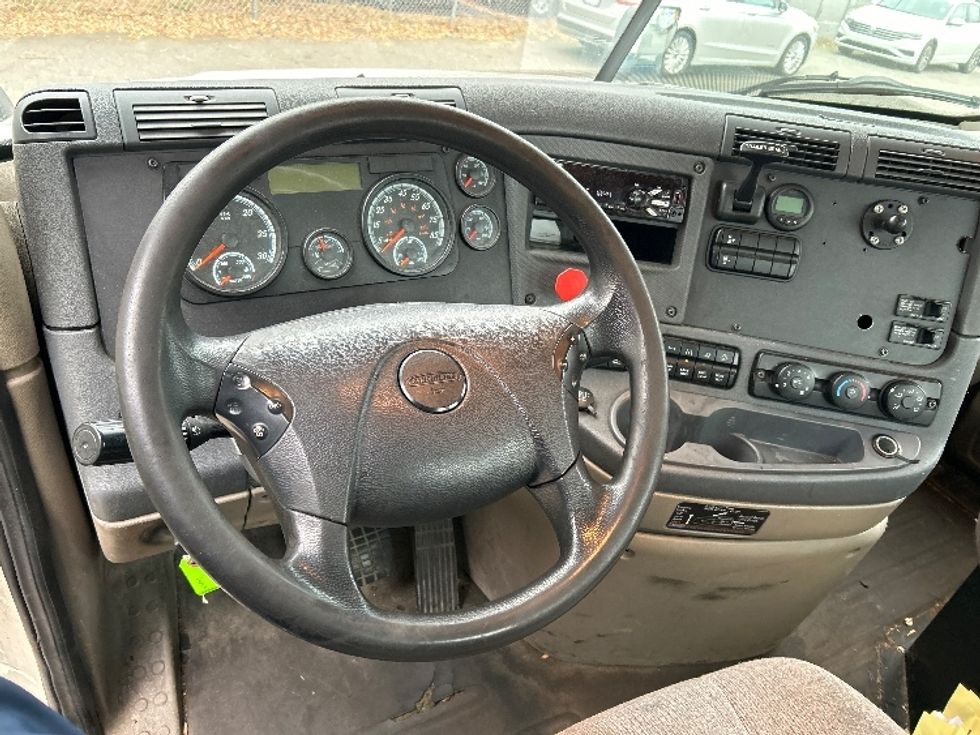 Day Cab Tractor-Heavy Duty Tractors-Freightliner-2018-Cascadia 12542ST-Braintree-MA-358,193\n\t\tmiles-$ 28,250 - Image 11