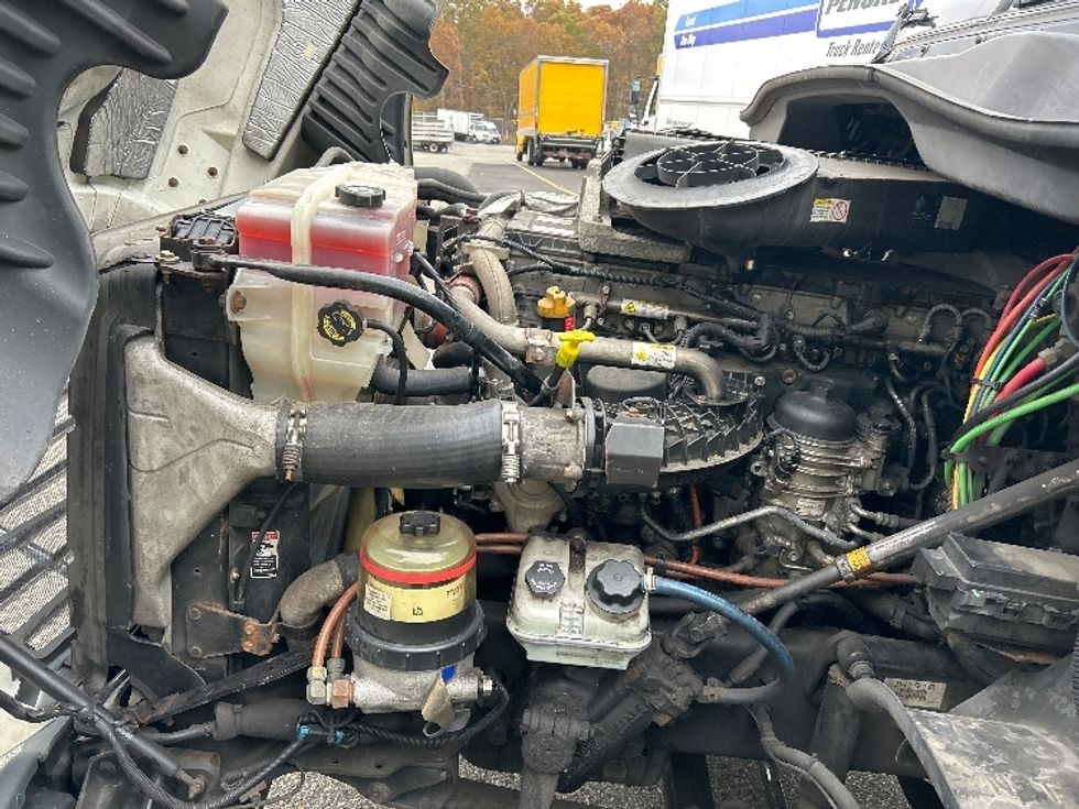 Day Cab Tractor-Heavy Duty Tractors-Freightliner-2018-Cascadia 12542ST-Braintree-MA-358,193\n\t\tmiles-$ 28,250 - Image 16