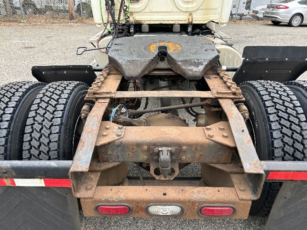 Day Cab Tractor-Heavy Duty Tractors-Freightliner-2018-Cascadia 12542ST-Braintree-MA-358,193\n\t\tmiles-$ 28,250 - Image 6