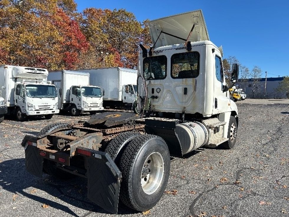 Day Cab Tractor-Heavy Duty Tractors-Freightliner-2018-Cascadia 12542ST-Braintree-MA-358,193\n\t\tmiles-$ 28,250 - Image 7