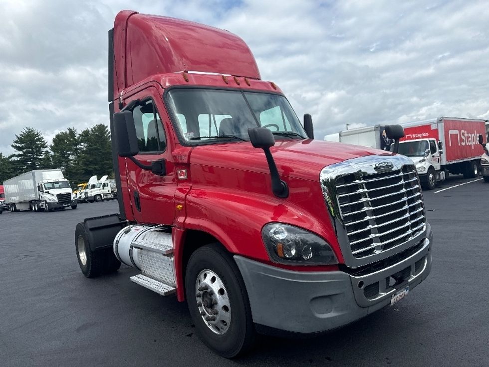 Day Cab Tractor-Heavy Duty Tractors-Freightliner-2018-Cascadia 12542ST-Cranbury-NJ-353,071\n\t\tmiles-$ 36,250 - Image 1