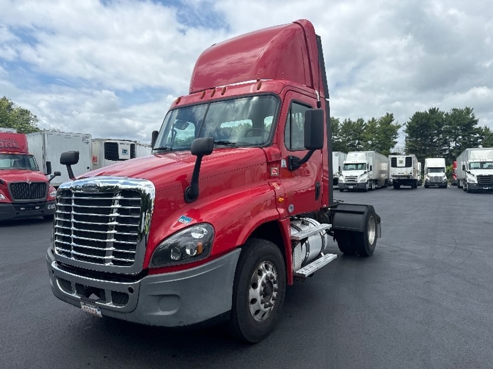 Day Cab Tractor-Heavy Duty Tractors-Freightliner-2018-Cascadia 12542ST-Cranbury-NJ-353,071\n\t\tmiles-$ 36,250 - Image 3