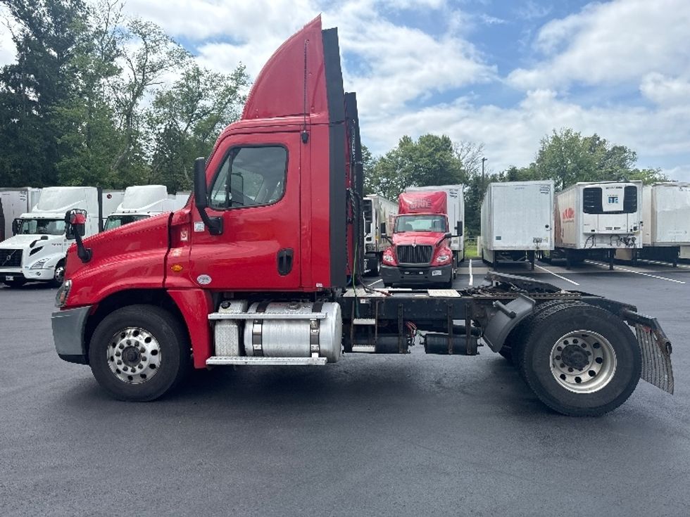 Day Cab Tractor-Heavy Duty Tractors-Freightliner-2018-Cascadia 12542ST-Cranbury-NJ-353,071\n\t\tmiles-$ 36,250 - Image 4