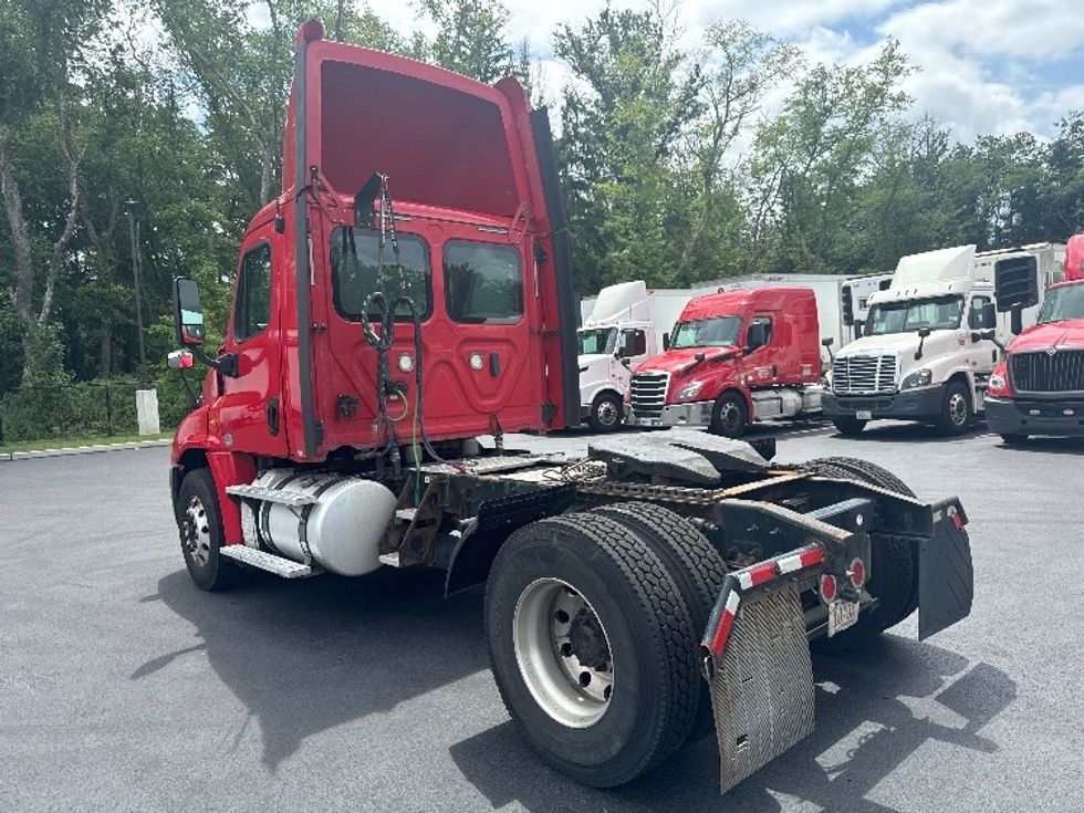 Day Cab Tractor-Heavy Duty Tractors-Freightliner-2018-Cascadia 12542ST-Cranbury-NJ-353,071\n\t\tmiles-$ 36,250 - Image 5