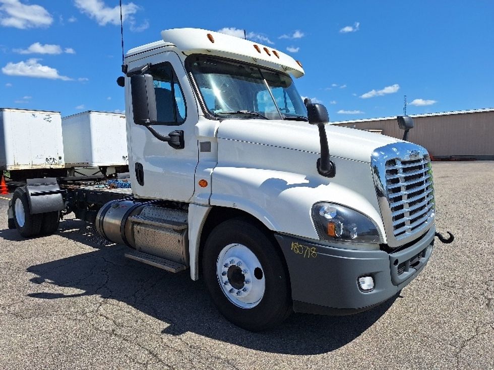 Day Cab Tractor-Heavy Duty Tractors-Freightliner-2018-Cascadia 12542ST-Elkhart-IN-409,611\n\t\tmiles-$ 28,750 - Image 1