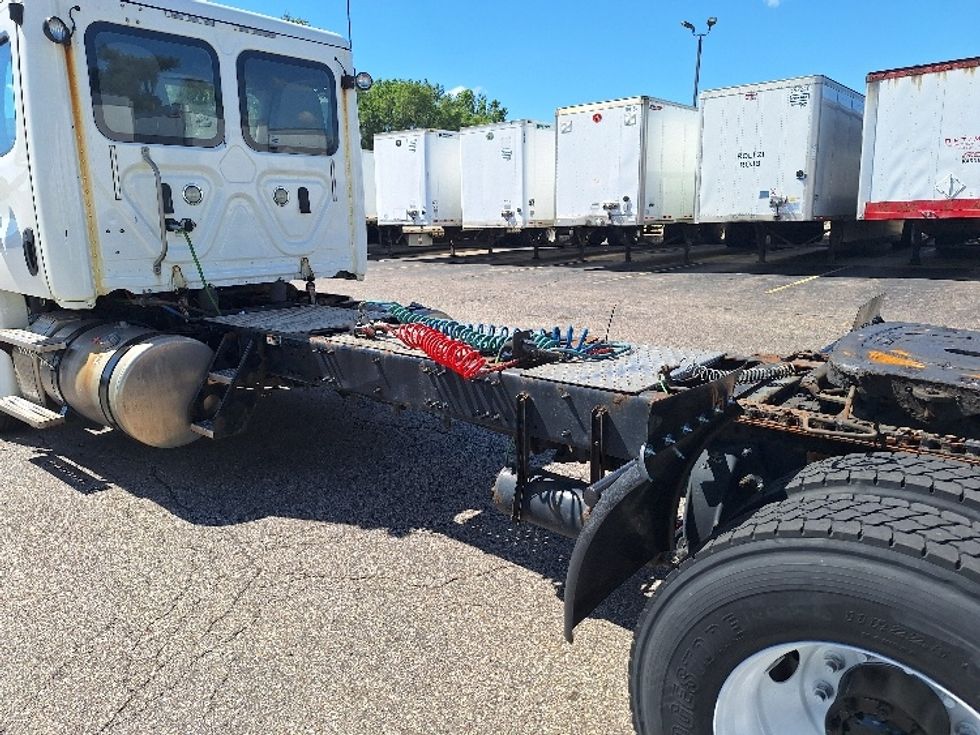 Day Cab Tractor-Heavy Duty Tractors-Freightliner-2018-Cascadia 12542ST-Elkhart-IN-409,611\n\t\tmiles-$ 28,750 - Image 17