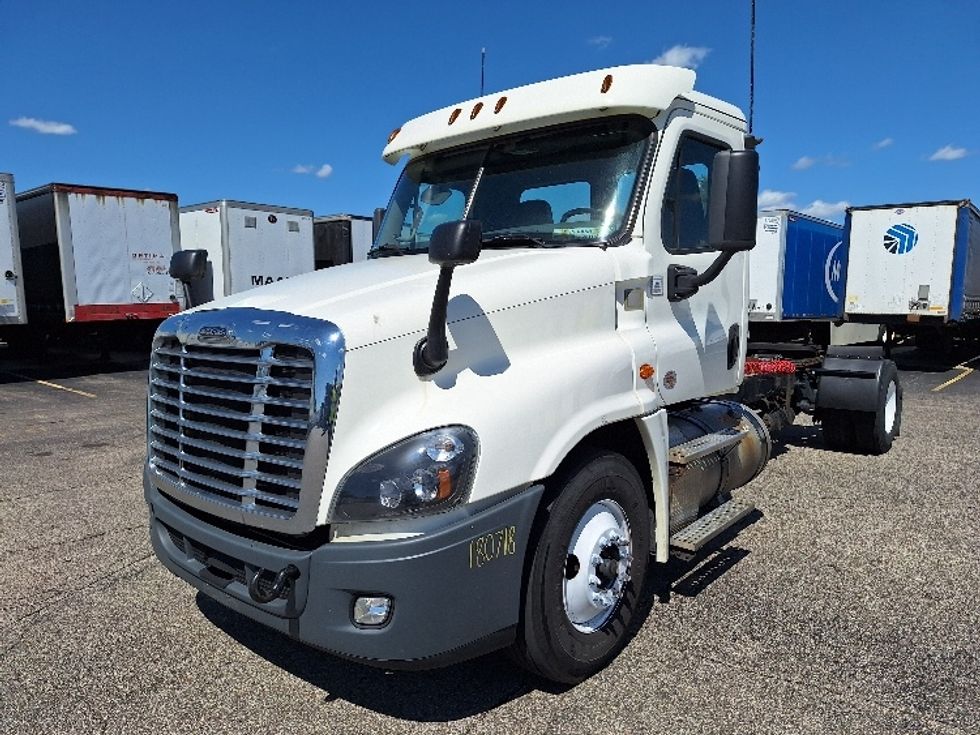 Day Cab Tractor-Heavy Duty Tractors-Freightliner-2018-Cascadia 12542ST-Elkhart-IN-409,611\n\t\tmiles-$ 28,750 - Image 3