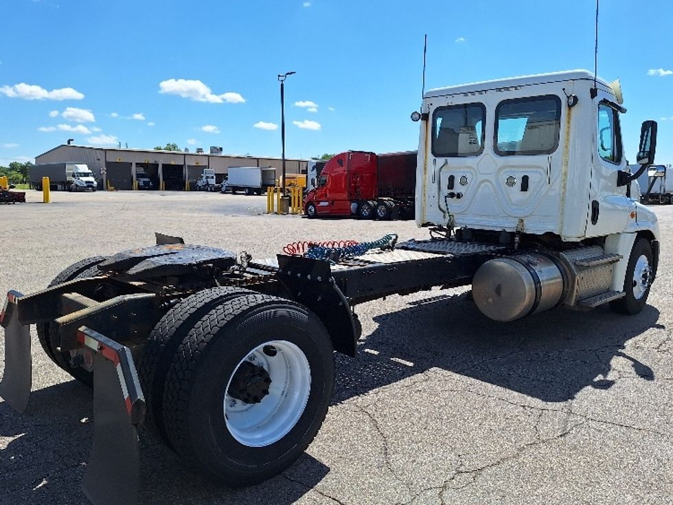 Day Cab Tractor-Heavy Duty Tractors-Freightliner-2018-Cascadia 12542ST-Elkhart-IN-409,611\n\t\tmiles-$ 28,750 - Image 7