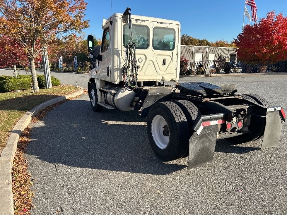 Day Cab Tractor-Heavy Duty Tractors-Freightliner-2018-Cascadia 12542ST-Fitchburg-MA-293,522\n\t\tmiles-$ 28,750 - Image 5