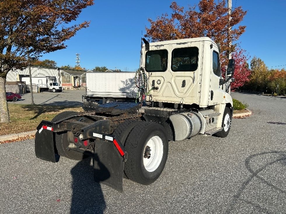 Day Cab Tractor-Heavy Duty Tractors-Freightliner-2018-Cascadia 12542ST-Fitchburg-MA-293,522\n\t\tmiles-$ 28,750 - Image 7