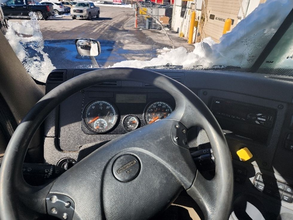 Day Cab Tractor-Heavy Duty Tractors-Freightliner-2018-Cascadia 12542ST-Fitchburg-MA-305,283\n\t\tmiles-$ 35,000 - Image 11