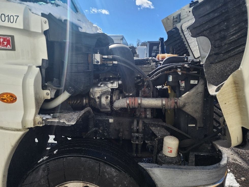 Day Cab Tractor-Heavy Duty Tractors-Freightliner-2018-Cascadia 12542ST-Fitchburg-MA-305,283\n\t\tmiles-$ 35,000 - Image 15