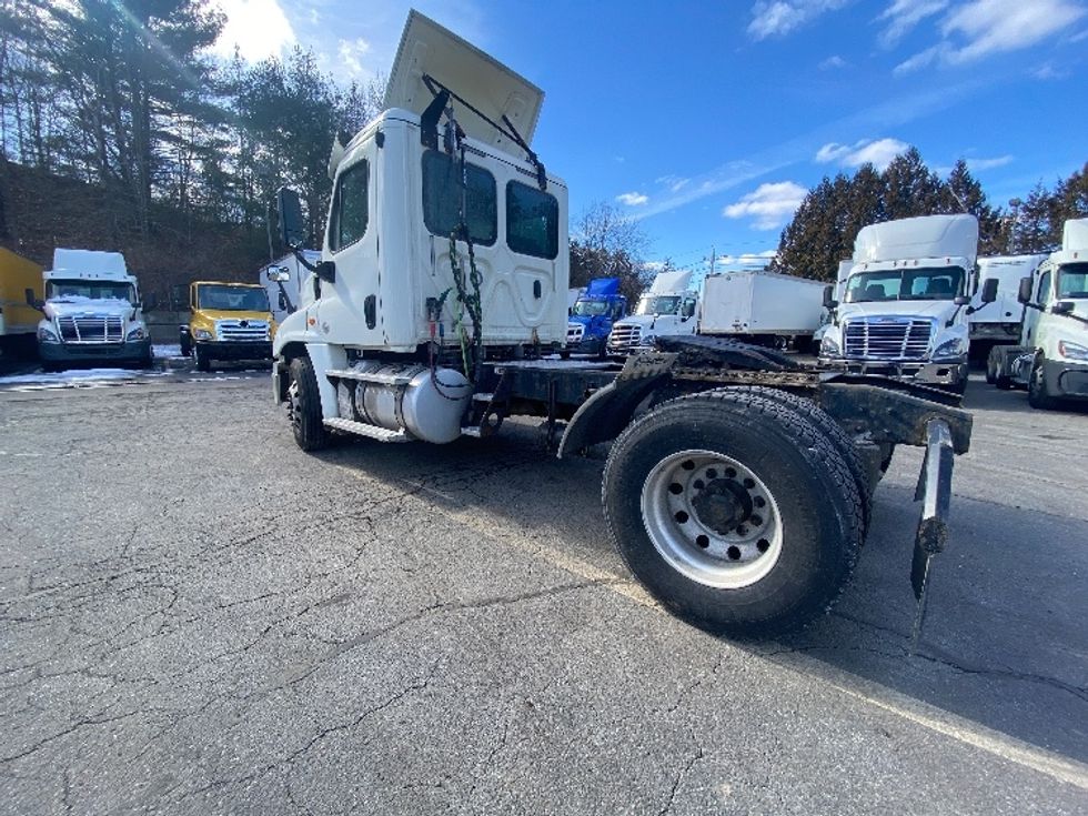 Day Cab Tractor-Heavy Duty Tractors-Freightliner-2018-Cascadia 12542ST-Fitchburg-MA-305,283\n\t\tmiles-$ 35,000 - Image 5