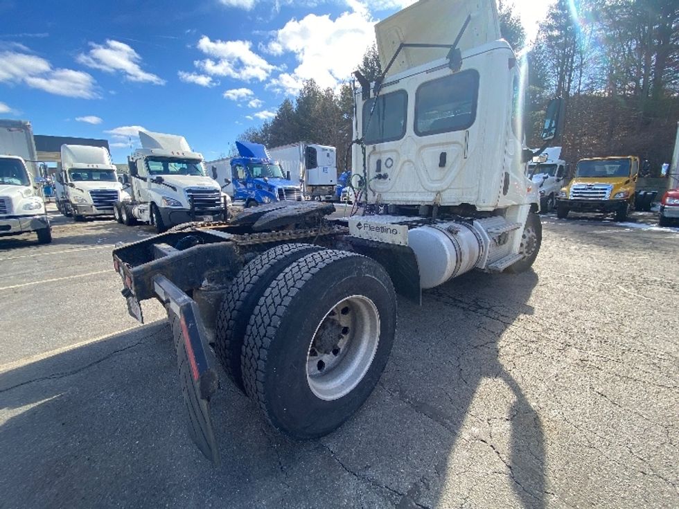 Day Cab Tractor-Heavy Duty Tractors-Freightliner-2018-Cascadia 12542ST-Fitchburg-MA-305,283\n\t\tmiles-$ 35,000 - Image 7