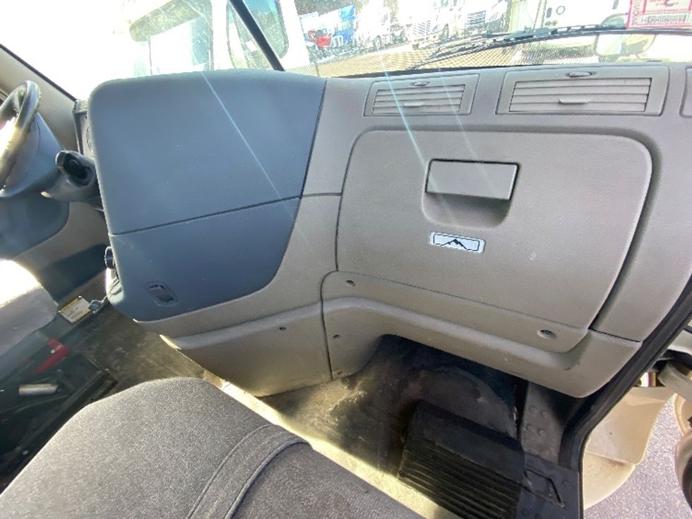 Day Cab Tractor-Heavy Duty Tractors-Freightliner-2018-Cascadia 12542ST-Fitchburg-MA-328,181\n\t\tmiles-$ 34,000 - Image 13