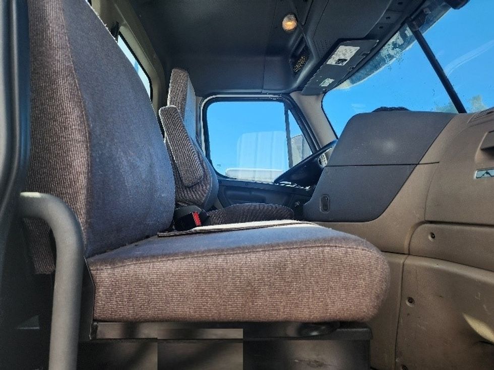 Day Cab Tractor-Heavy Duty Tractors-Freightliner-2018-Cascadia 12542ST-Fitchburg-MA-328,181\n\t\tmiles-$ 34,000 - Image 14