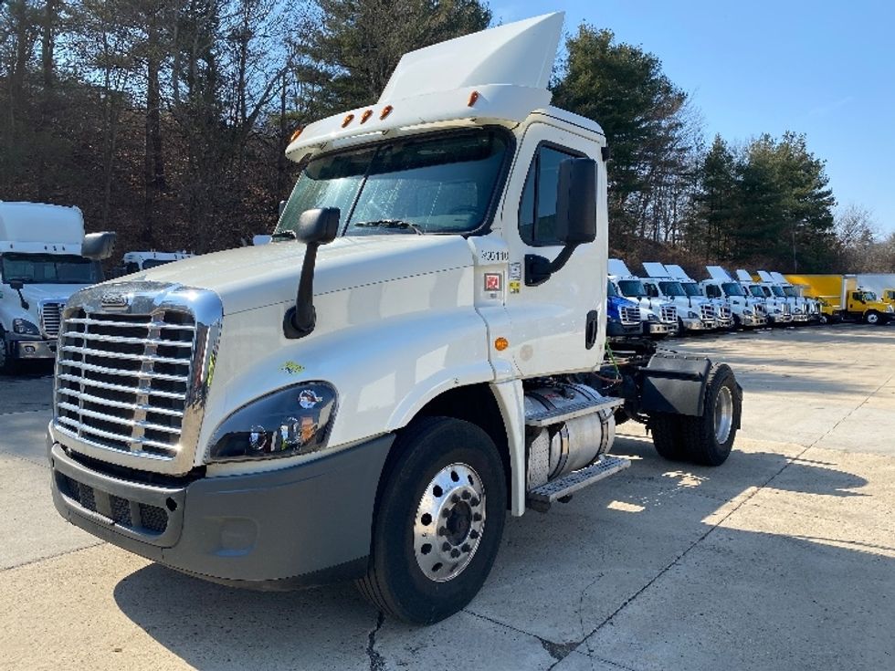 Day Cab Tractor-Heavy Duty Tractors-Freightliner-2018-Cascadia 12542ST-Fitchburg-MA-328,181\n\t\tmiles-$ 34,000 - Image 3