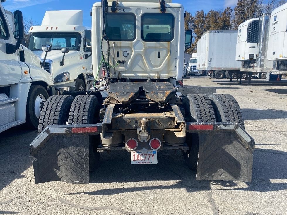 Day Cab Tractor-Heavy Duty Tractors-Freightliner-2018-Cascadia 12542ST-Fitchburg-MA-328,181\n\t\tmiles-$ 34,000 - Image 6