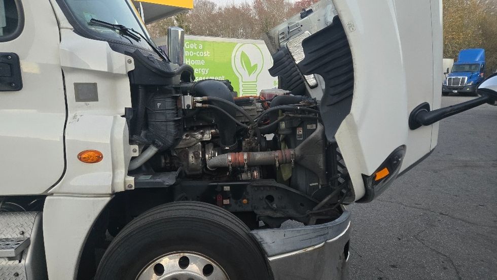 Day Cab Tractor-Heavy Duty Tractors-Freightliner-2018-Cascadia 12542ST-Fitchburg-MA-337,291\n\t\tmiles-$ 29,250 - Image 15