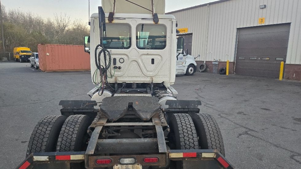 Day Cab Tractor-Heavy Duty Tractors-Freightliner-2018-Cascadia 12542ST-Fitchburg-MA-337,291\n\t\tmiles-$ 29,250 - Image 6