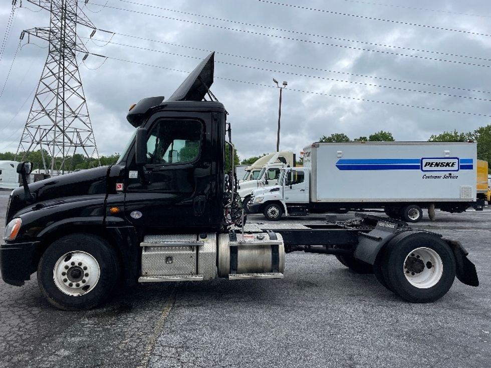 Day Cab Tractor-Heavy Duty Tractors-Freightliner-2018-Cascadia 12542ST-Fontana-CA-376,248\n\t\tmiles-$ 13,000 - Image 4