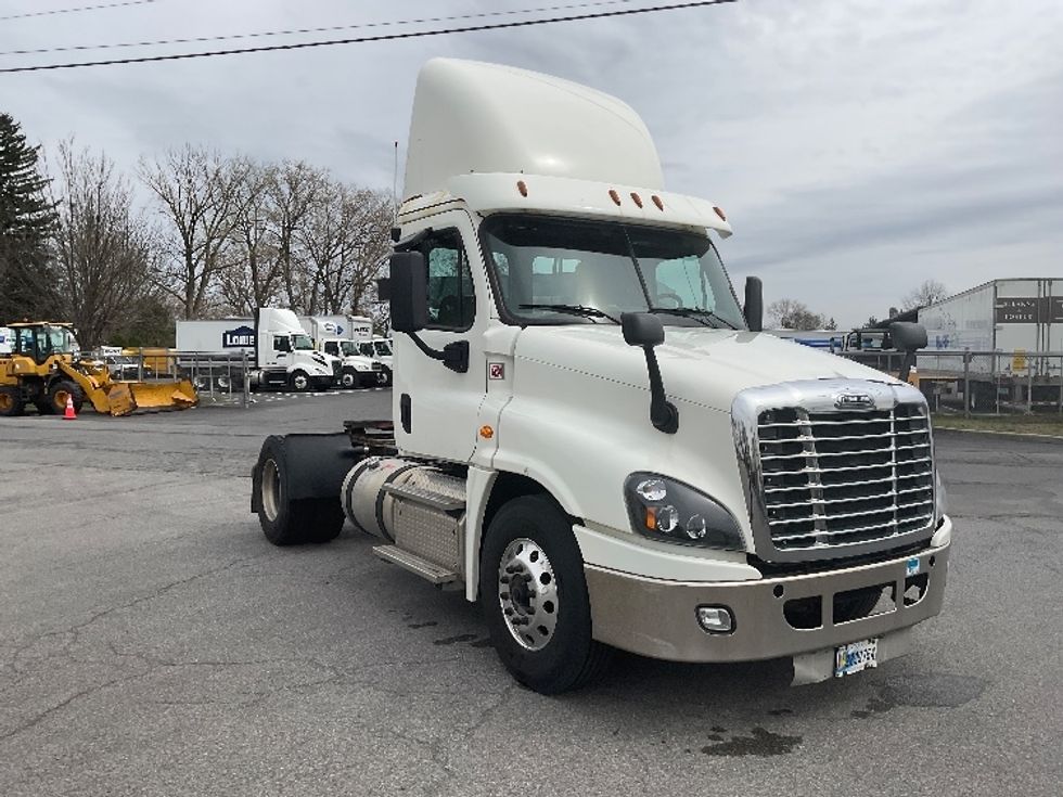 Day Cab Tractor-Heavy Duty Tractors-Freightliner-2018-Cascadia 12542ST-Guilderland Center-NY-400,431\n\t\tmiles-$ 35,500 - Image 1