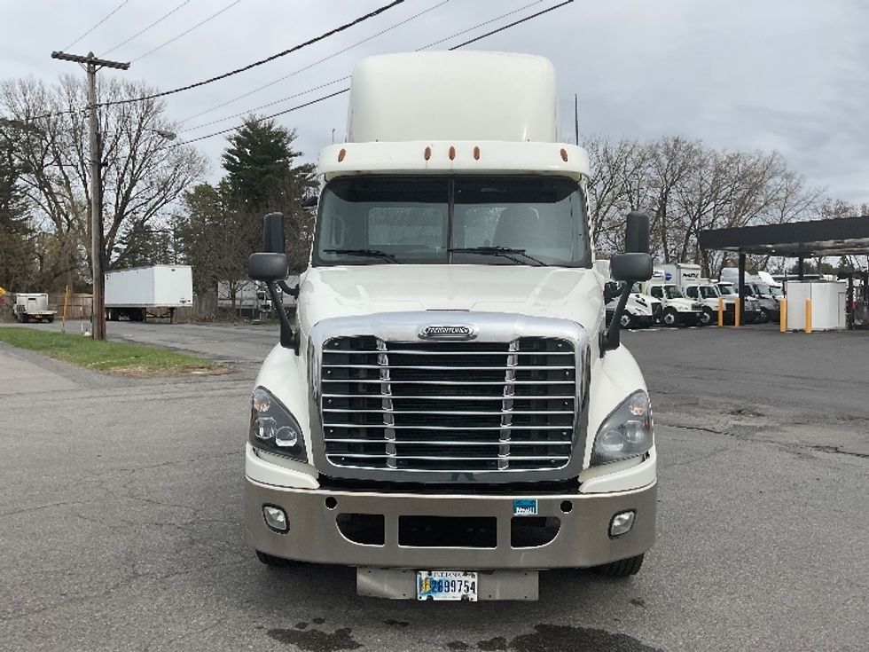Day Cab Tractor-Heavy Duty Tractors-Freightliner-2018-Cascadia 12542ST-Guilderland Center-NY-400,431\n\t\tmiles-$ 35,500 - Image 2