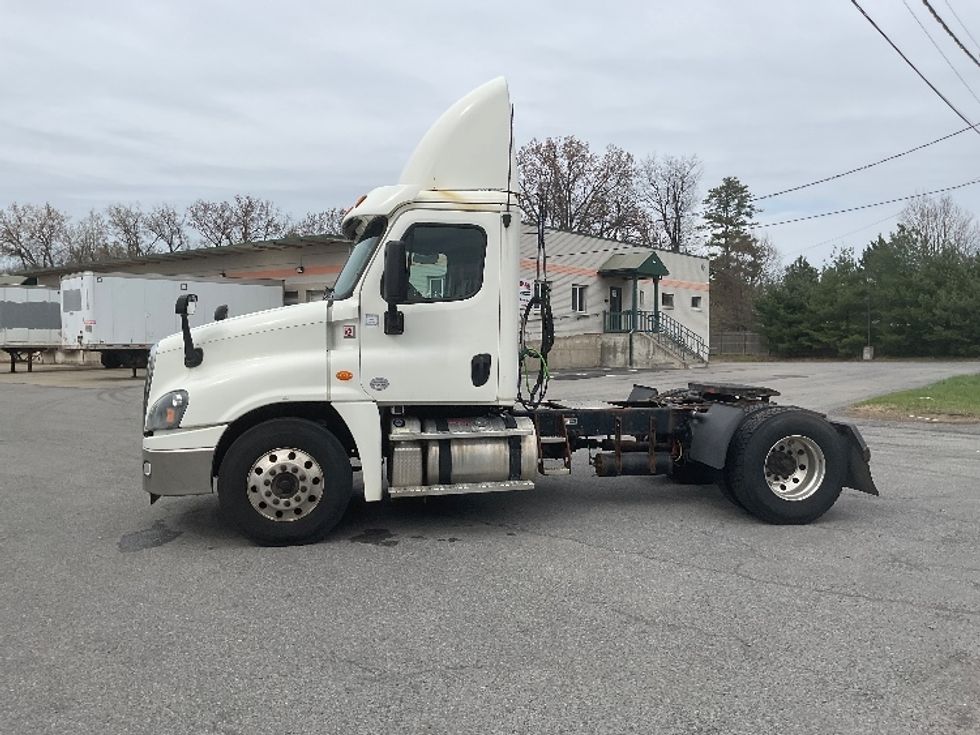 Day Cab Tractor-Heavy Duty Tractors-Freightliner-2018-Cascadia 12542ST-Guilderland Center-NY-400,431\n\t\tmiles-$ 35,500 - Image 4