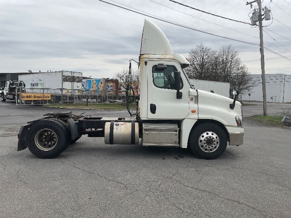 Day Cab Tractor-Heavy Duty Tractors-Freightliner-2018-Cascadia 12542ST-Guilderland Center-NY-400,431\n\t\tmiles-$ 35,500 - Image 8