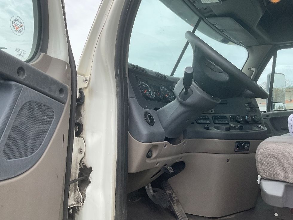 Day Cab Tractor-Heavy Duty Tractors-Freightliner-2018-Cascadia 12542ST-Guilderland Center-NY-400,431\n\t\tmiles-$ 35,500 - Image 10