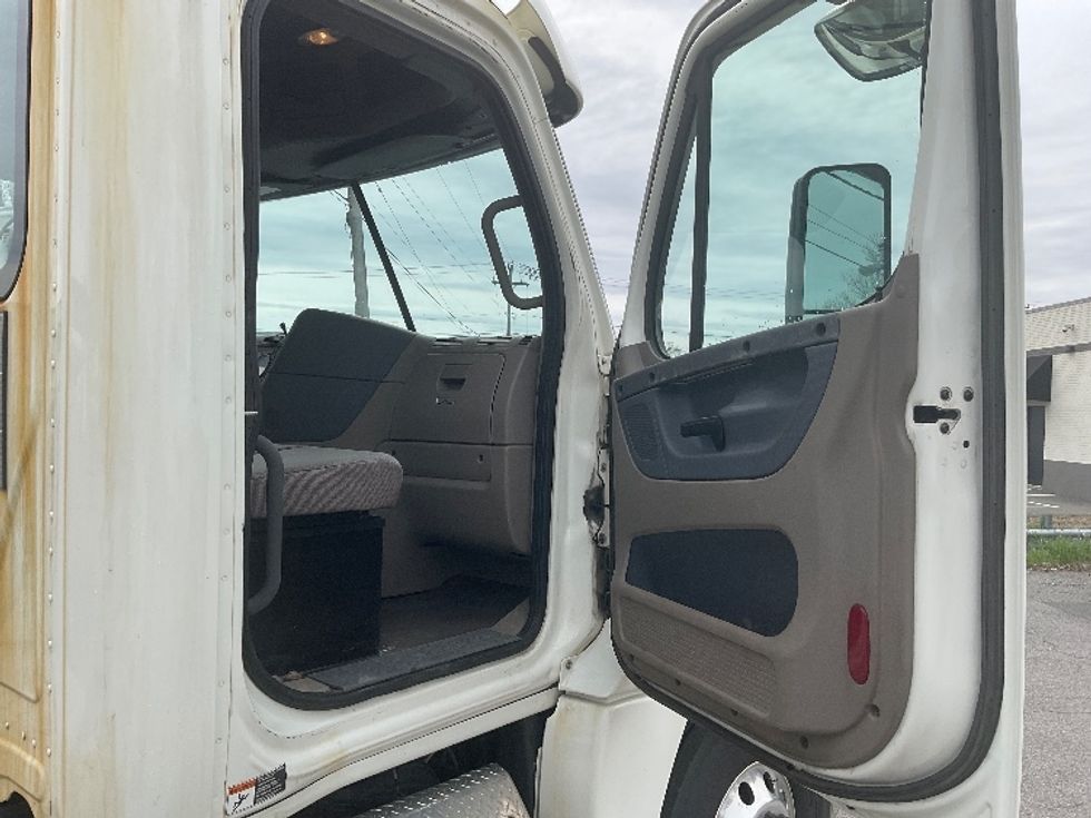 Day Cab Tractor-Heavy Duty Tractors-Freightliner-2018-Cascadia 12542ST-Guilderland Center-NY-400,431\n\t\tmiles-$ 35,500 - Image 12